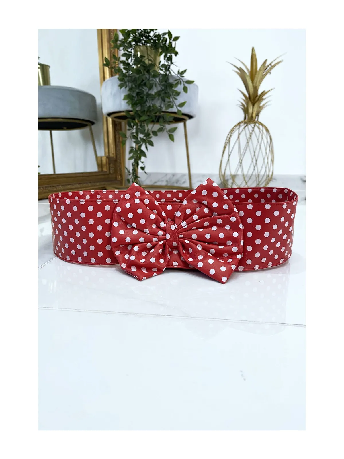 Ceinture rouge en pvc avec noeud papillon