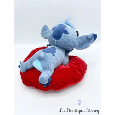 Peluche Stitch Love Disney Store monstre extraterrestre coeur rouge
