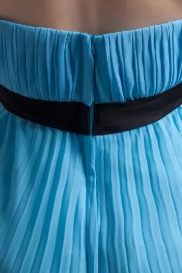 Robe bleu de cérémonie plissé avec ceinture noire