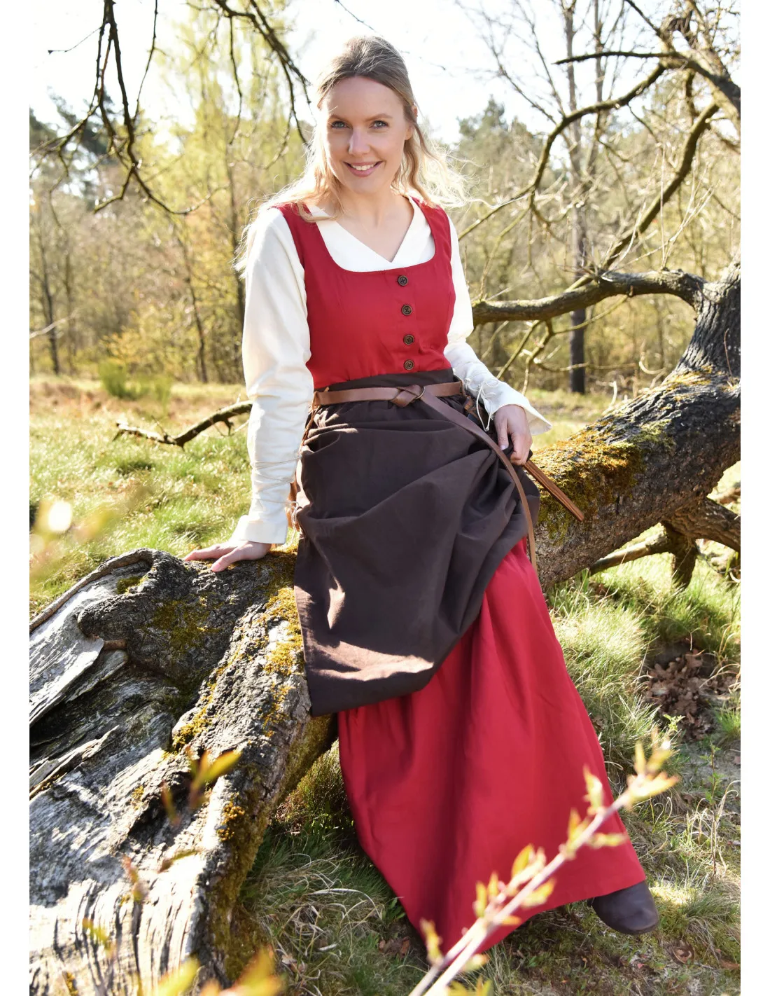 Robe médiévale sans manches rouge Lene ⚔️ Boutique Épées